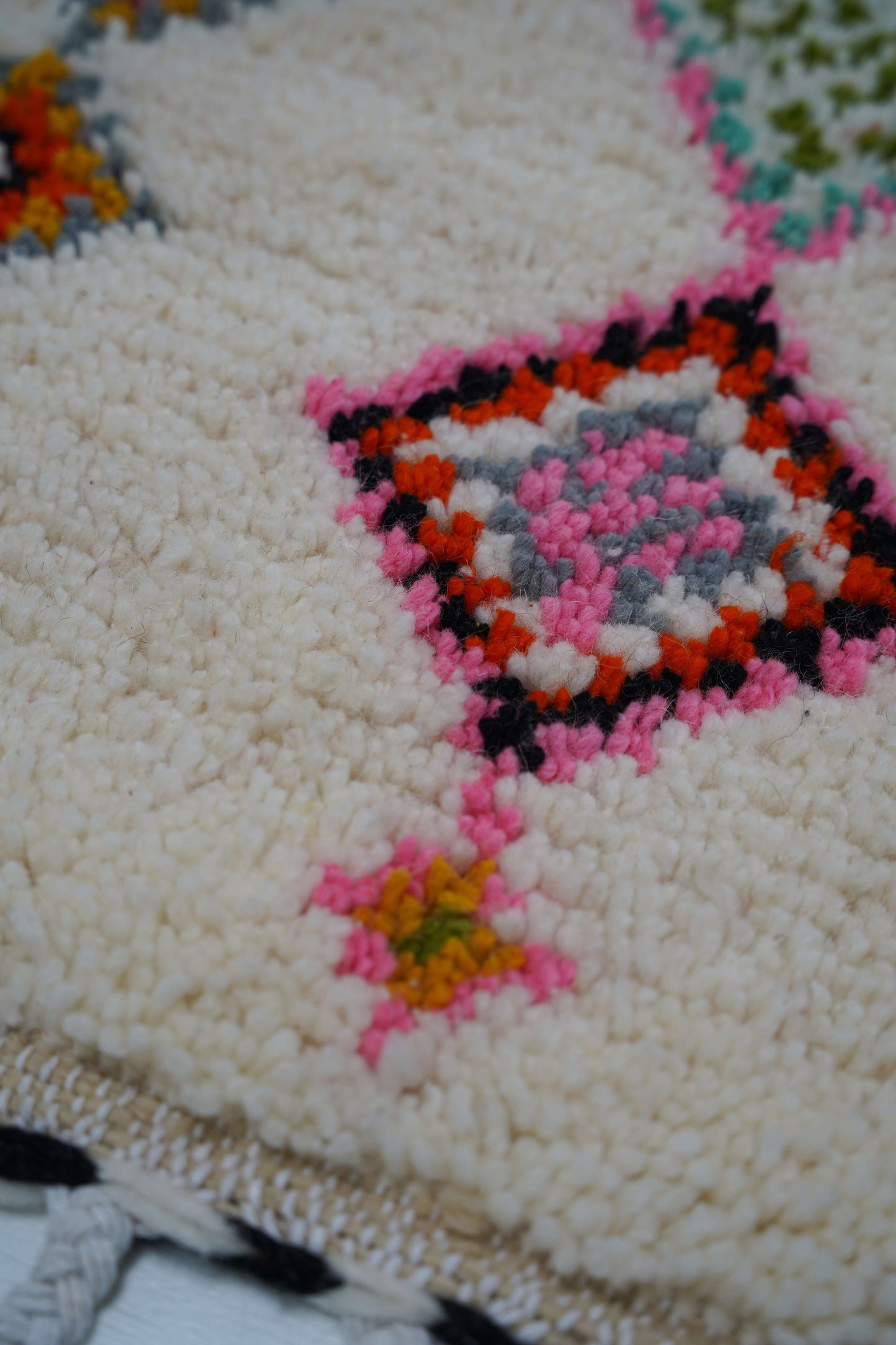 Small Colorful Handcrafted Sheep Wool Rug 100 x 70 cm
